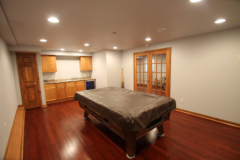 Game room with kitchenette